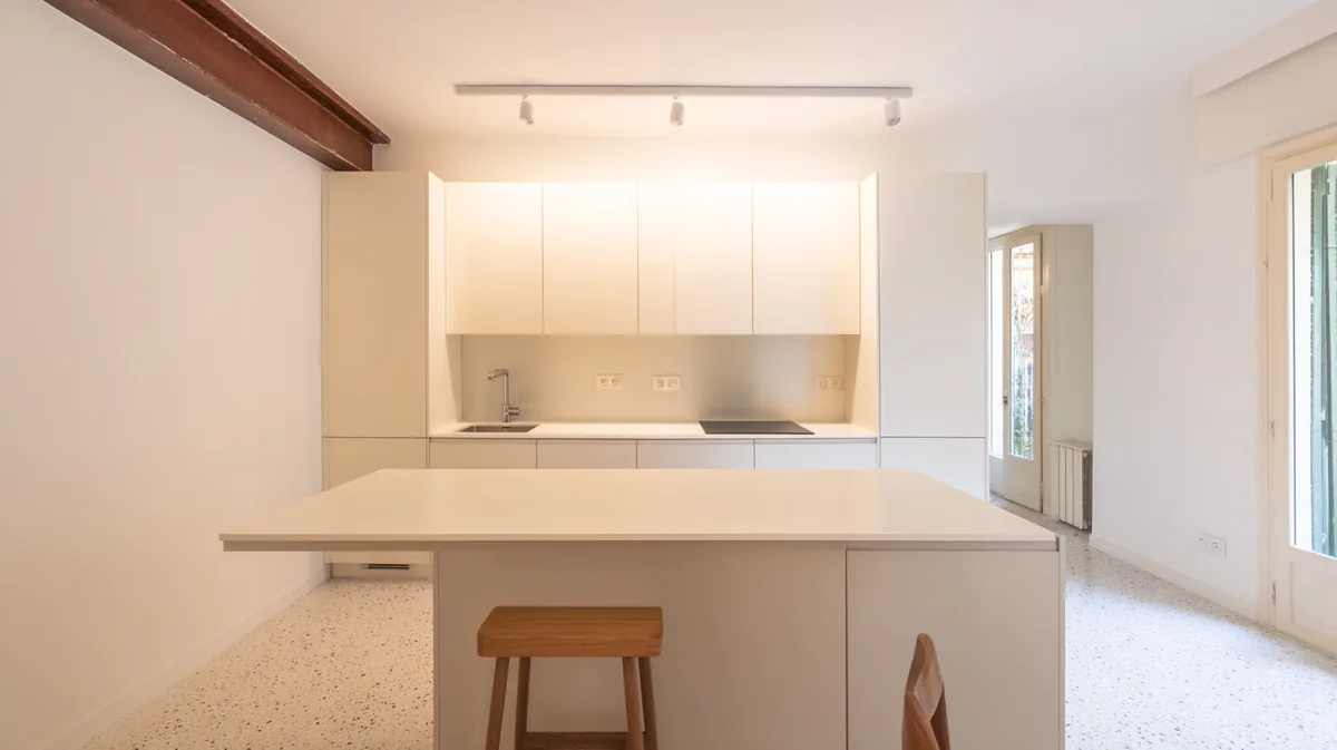 Cocina — Cocina cerrada abierta al salón